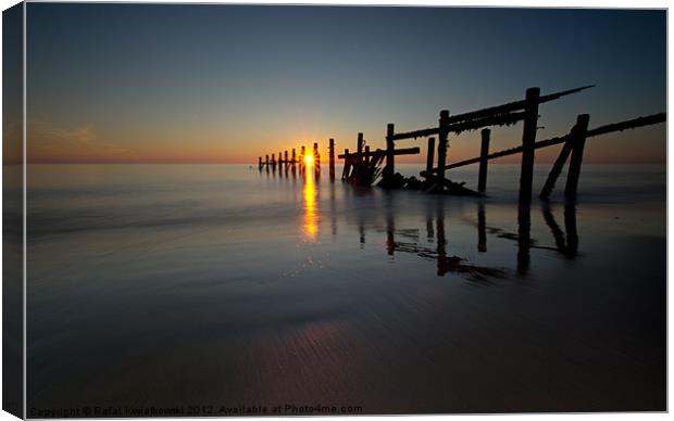 Happisburgh-Norfolk Canvas Print by R K Photography