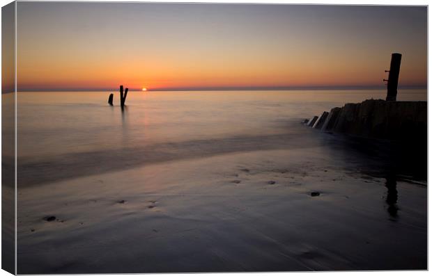 Happisburgh Canvas Print by R K Photography