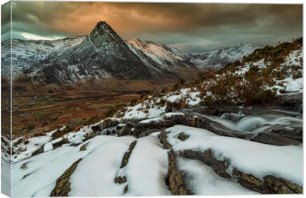 Tryfan mid winter Canvas Print by Rory Trappe