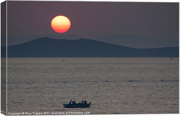 Fishermen return Canvas Print by Rory Trappe