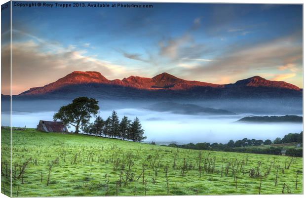 Moelwyn sunrise Canvas Print by Rory Trappe