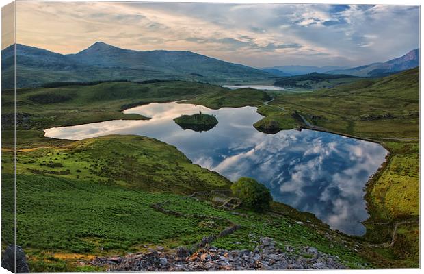  Llyn Dywarchen- wide view Canvas Print by Rory Trappe
