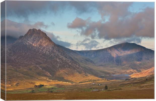 Ogwen valley Canvas Print by Rory Trappe