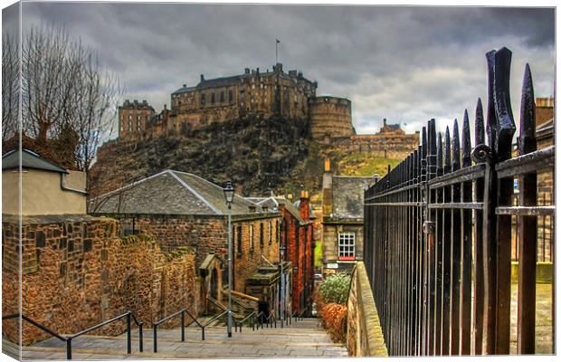 The Castle from the Vennel Steps Canvas Print by Tom Gomez