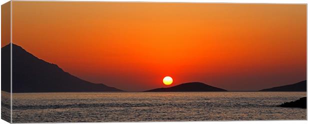 Dodecanese sunset Canvas Print by Tom Gomez