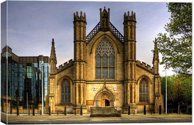 St Andrew's Cathedral Canvas Print by Tom Gomez