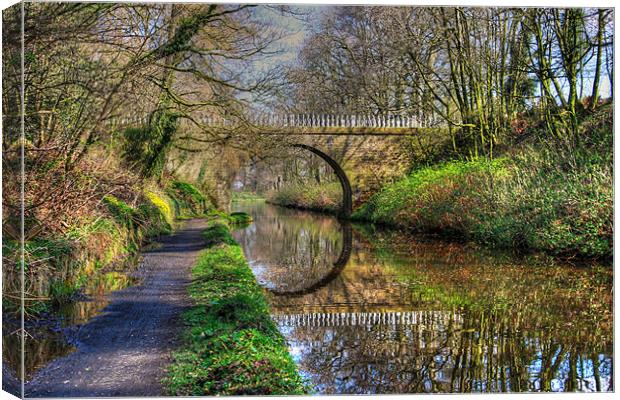 Union Bridge Number 17 Canvas Print by Tom Gomez