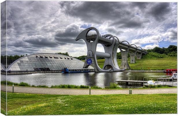 Rotating Boat Lift Canvas Print by Tom Gomez