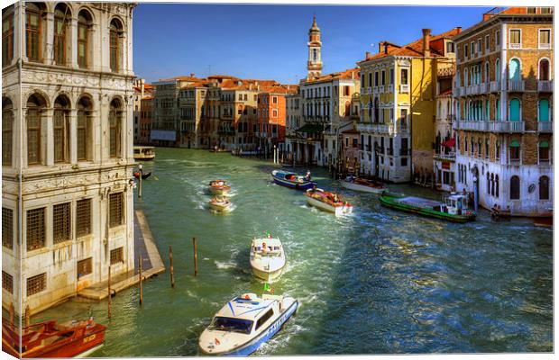 Looking North on the Grand Canal Canvas Print by Tom Gomez