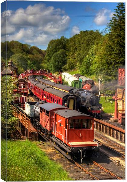 Crowds at Goathland Station Canvas Print by Tom Gomez