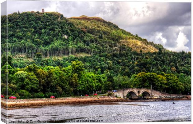 Inveraray Bridge Canvas Print by Tom Gomez