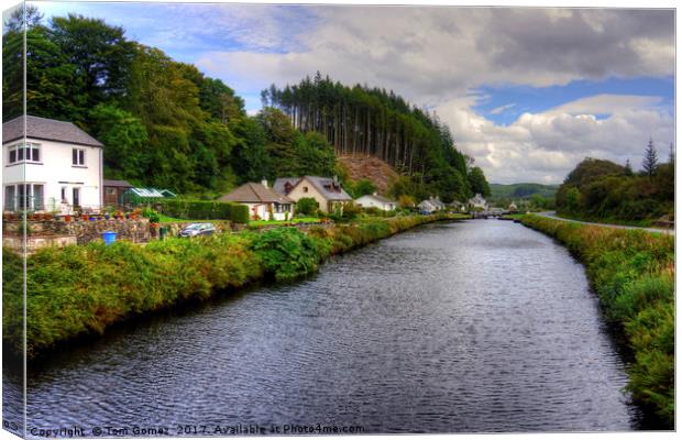 Cairnbaan Canvas Print by Tom Gomez