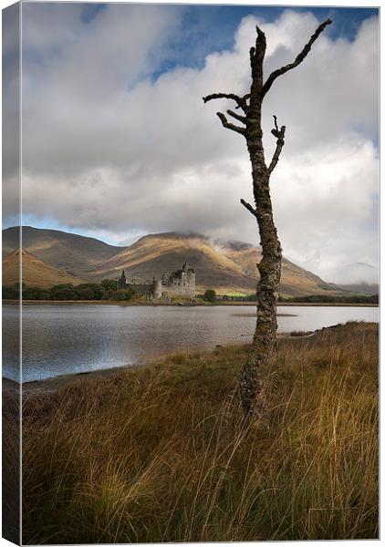 Kilchurn castle loch awe Scotland Canvas Print by Eddie John