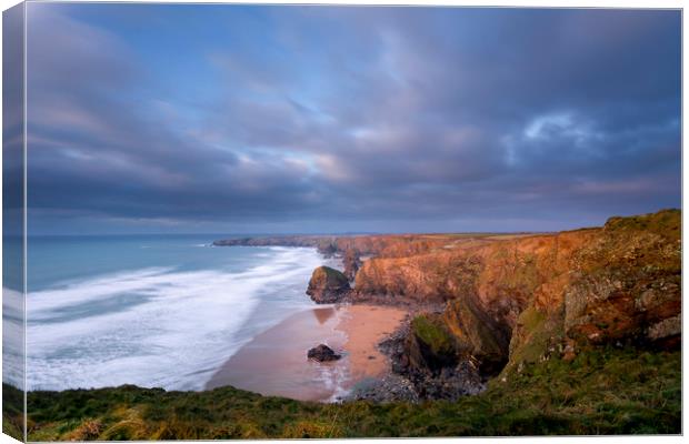 Bedruthan steps Cornwall. Canvas Print by Eddie John