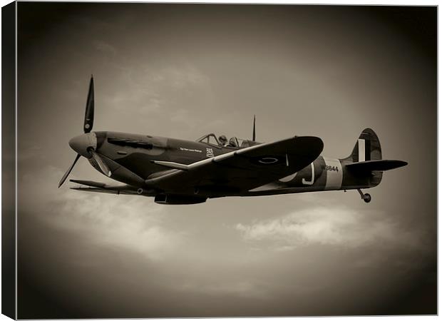 Mark 5b Spitfire Canvas Print by Roger Green