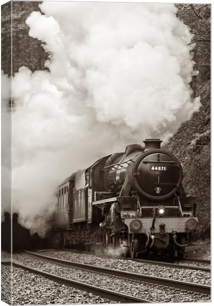 Mid Wales Steam Train. Canvas Print by Becky Dix
