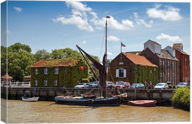 Maltings Sailing Barge Canvas Print by Richard Thomas