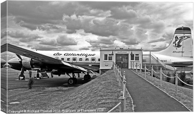 DC6 Diner Canvas Print by Richard Thomas