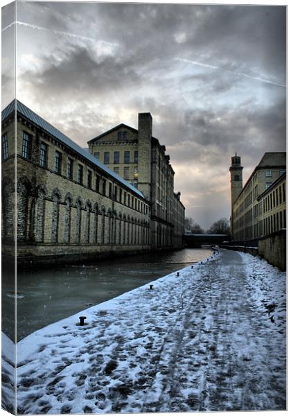 salts mill icey cold walk a long leeds liverpool c Canvas Print by simon sugden
