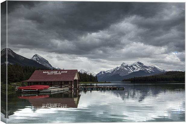 Maligne Lake Canvas Print by jordan whipps