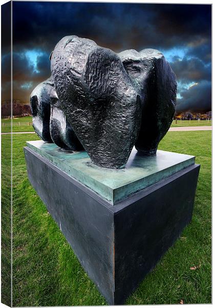 Henry Moores Reclining Figure Canvas Print by K7 Photography