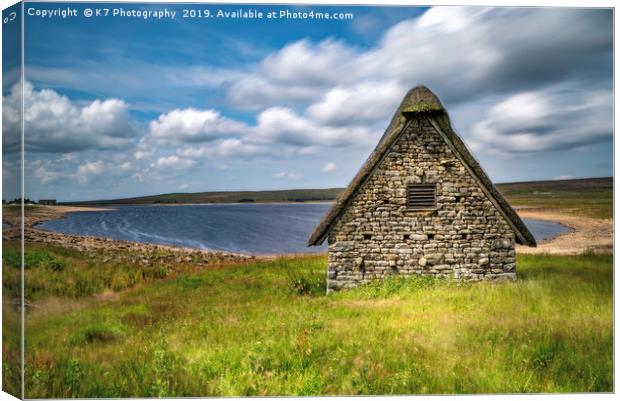 Thatched Barn, Grimwith Reservoir, Yorkshire Dales Canvas Print by K7 Photography