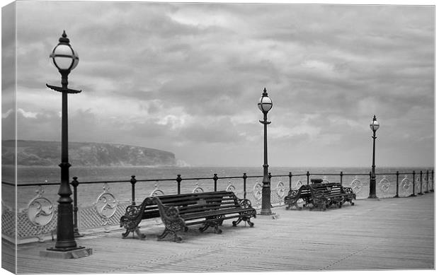 Swanage Pier Black And White Canvas Print by Linsey Williams