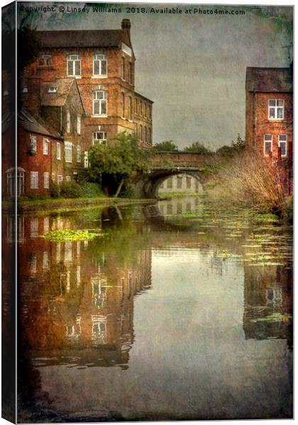 The Grand Union Canal at Loughborough, Leicestersh Canvas Print by Linsey Williams
