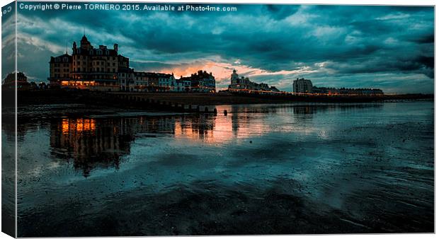  Eastbourne beach Canvas Print by Pierre TORNERO