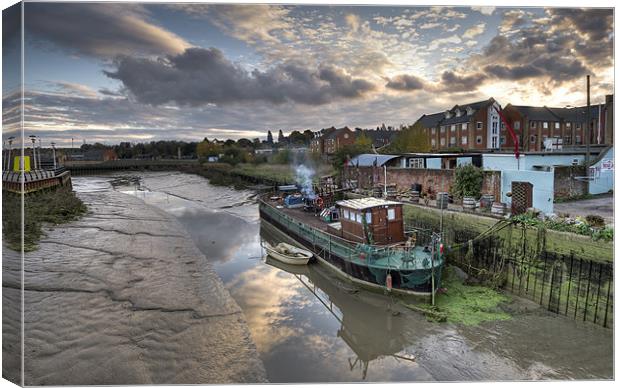 Hythe Quay houseboat, Colchester Canvas Print by Gary Eason