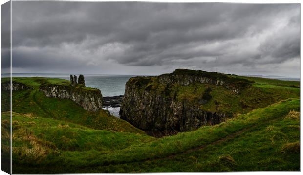 Dunseverick Castle Remains on the Causeway Coast i Canvas Print by Creative Photography Wales