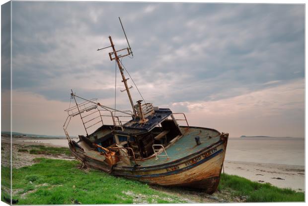 Island Queen beached Canvas Print by Maria Gaellman