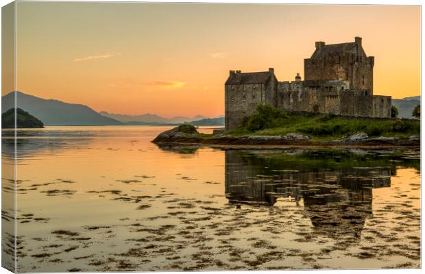 Eilean Donan Castle at Sunset Canvas Print by Derek Beattie