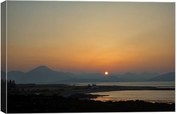 Isle of Skye Sunset Canvas Print by Derek Beattie