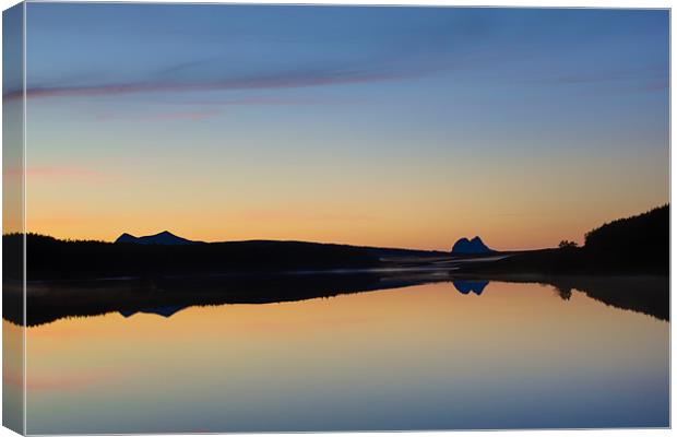 Suilven and Cul Mor Sunset Reflections Canvas Print by Derek Beattie