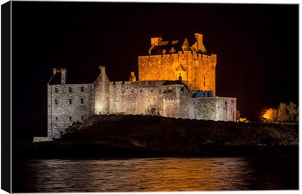 Eilean Donan Castle at Night Canvas Print by Derek Beattie