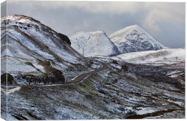Cul Mor Mountain Scotland in Winter Canvas Print by Derek Beattie