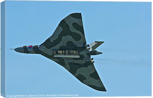 Vulcan bomber with open bombay doors Canvas Print by steve akerman