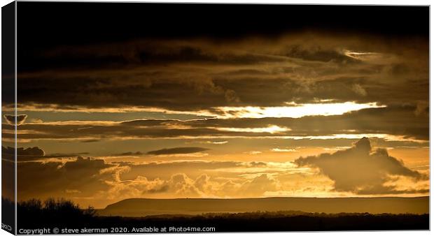 A golden sunset  Canvas Print by steve akerman
