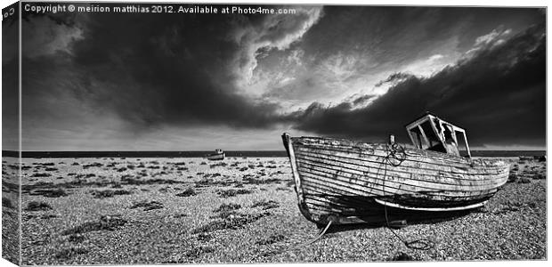 black and white in dungeness Canvas Print by meirion matthias