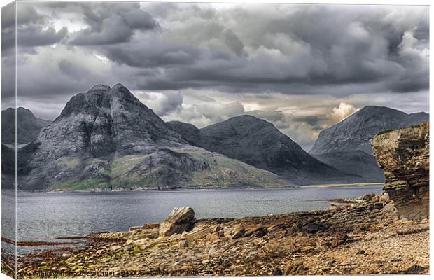 Elgol Canvas Print by Fiona Messenger