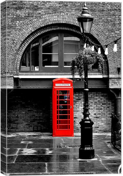 British Red phonebox Canvas Print by Sara Messenger