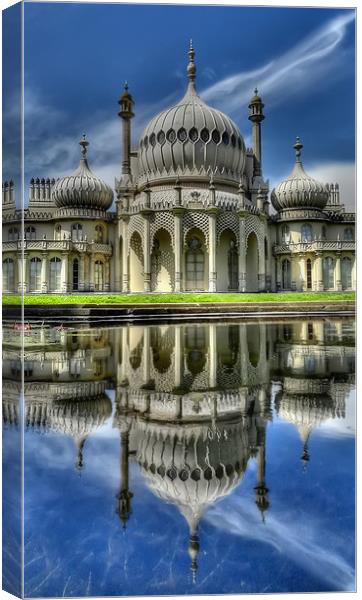 Brighton Pavilion Reflected Canvas Print by Phil Clements