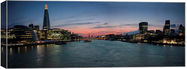  London Sunset Canvas Print by Phil Clements
