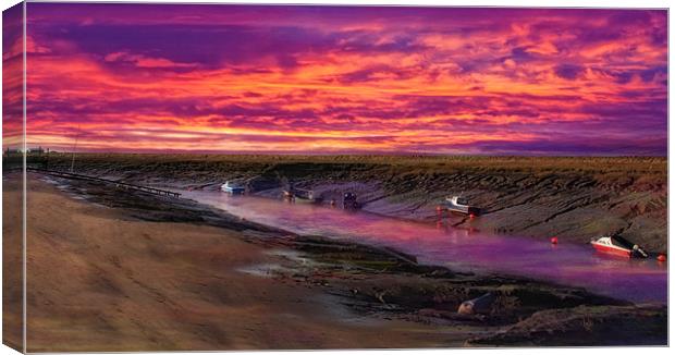 The fire in the sky.. Canvas Print by paul cowles