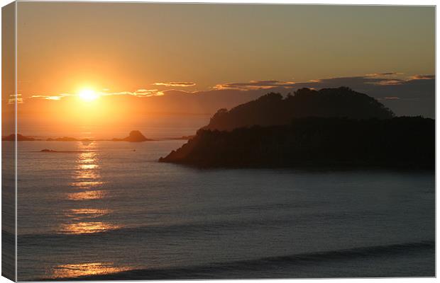 Mount Maunganui at dawn Canvas Print by Brian Middleton