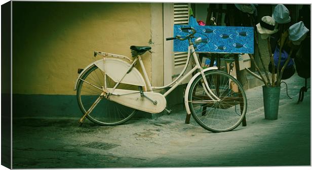 Retro pushbike in Soller Mallorca Canvas Print by Greg Marshall