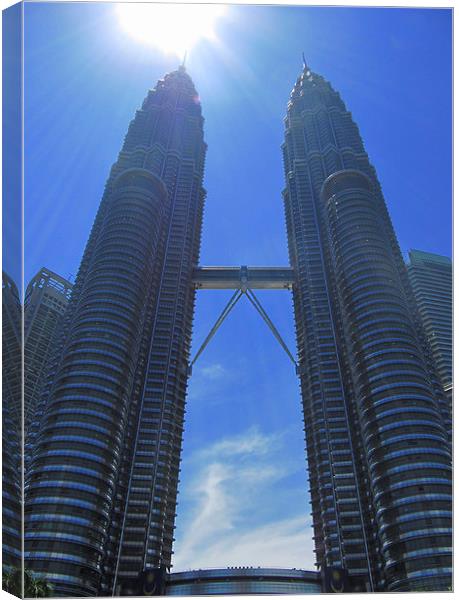 Menara Petronas Towers Canvas Print by Luke Newman