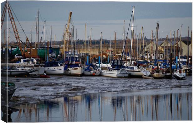 essex quayside on the blackwater Canvas Print by linda cook