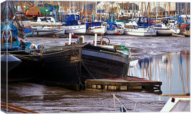 maldon quay in essex Canvas Print by linda cook